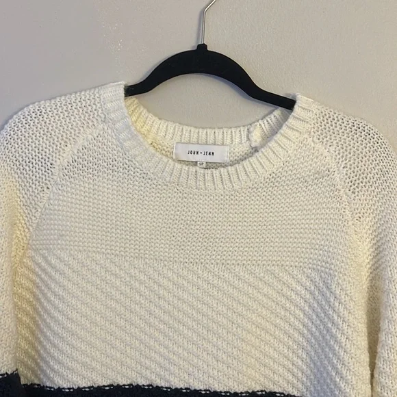 John + Jenn Small Chunky Knit Sweater Black and White Fringe - Picture 4 of 16